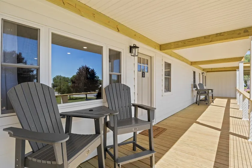 The Lake House #2 | Water Views Sleeps 4 - Image 1