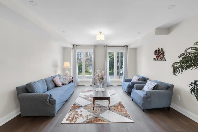 NEW! 4BR - Free Parking - 3 Minutes to Go Station - Image 1