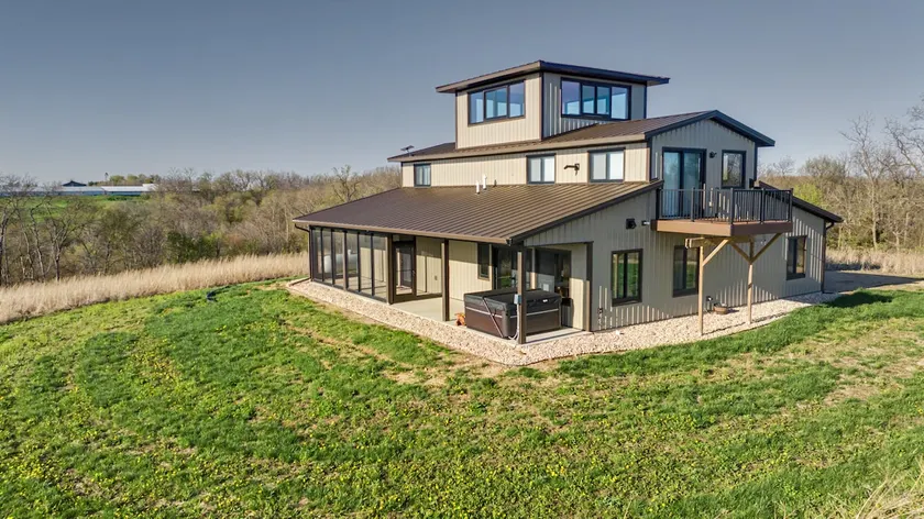 Driftless Pinnacle Lodge - Image 1