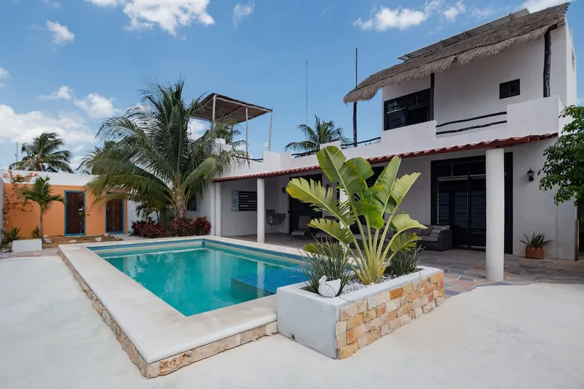 Private Pool, Beach Access 3BR Sleeps 6 - Image 1
