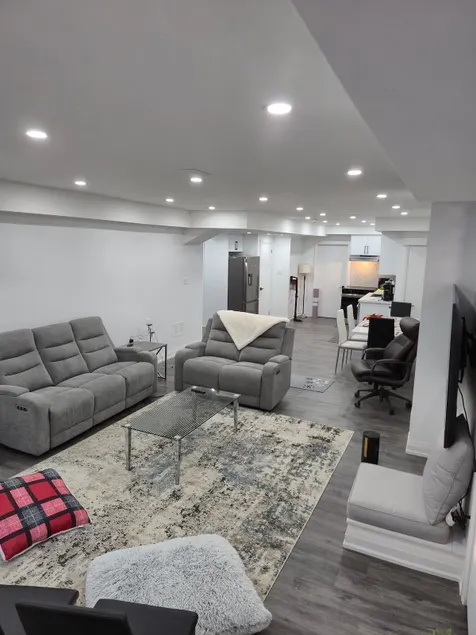 New - 2 Bedroom Entire Walkout Apartment - Image 1