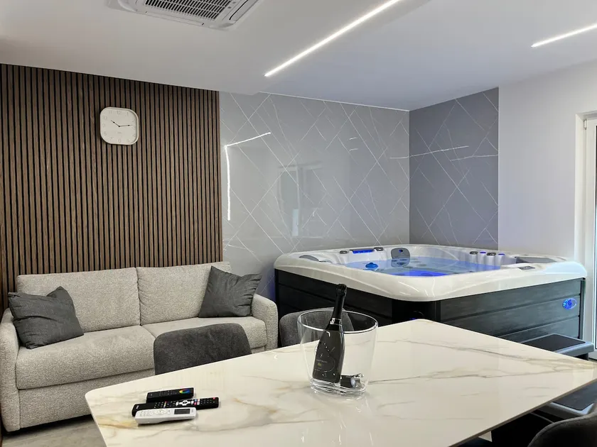 Apartment for 2–4 people with a jacuzzi and sauna - Image 1
