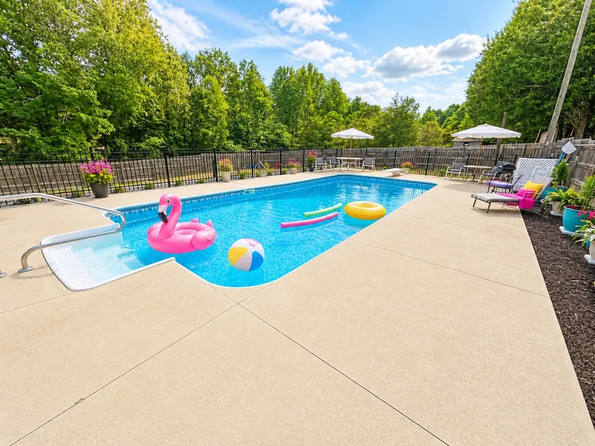 Southern Charm Pool House - Image 1