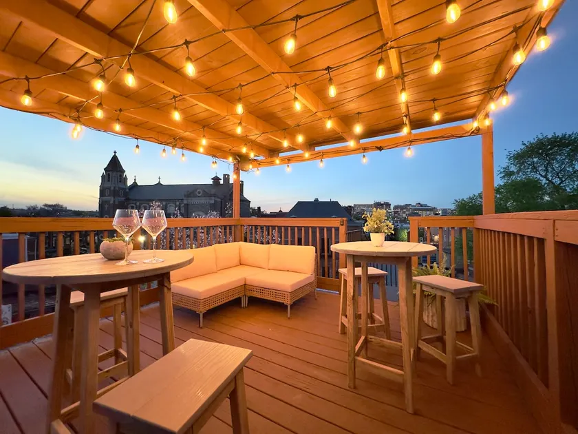 Walk to Stadiums, Rooftop Decks, King Suite - Image 1