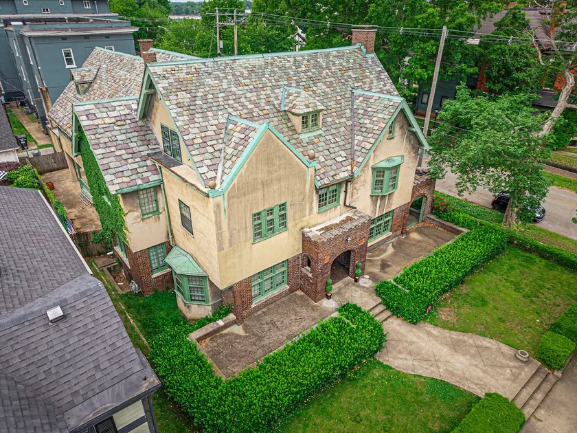 The Castle On First | KING - Image 1