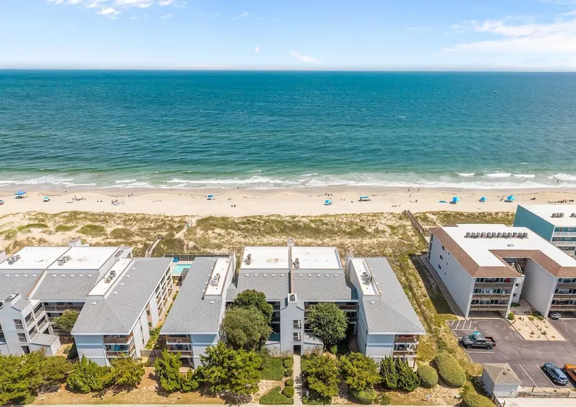 Direct Ocean Front 3BR w/ Pool - Image 1