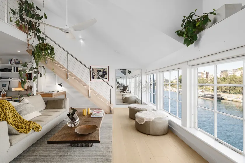 Luxury Finger Wharf 3BR 2BA Walk to Opera House, Water Views, Pool, Gym, Spa - Image 1