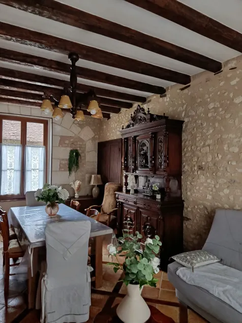 Comfortable house close to shops - Image 1