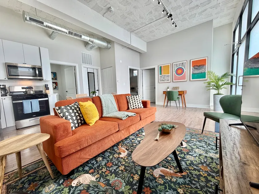 Modern Stylish Retreat in Pilsen’s Colorful Center - Image 1