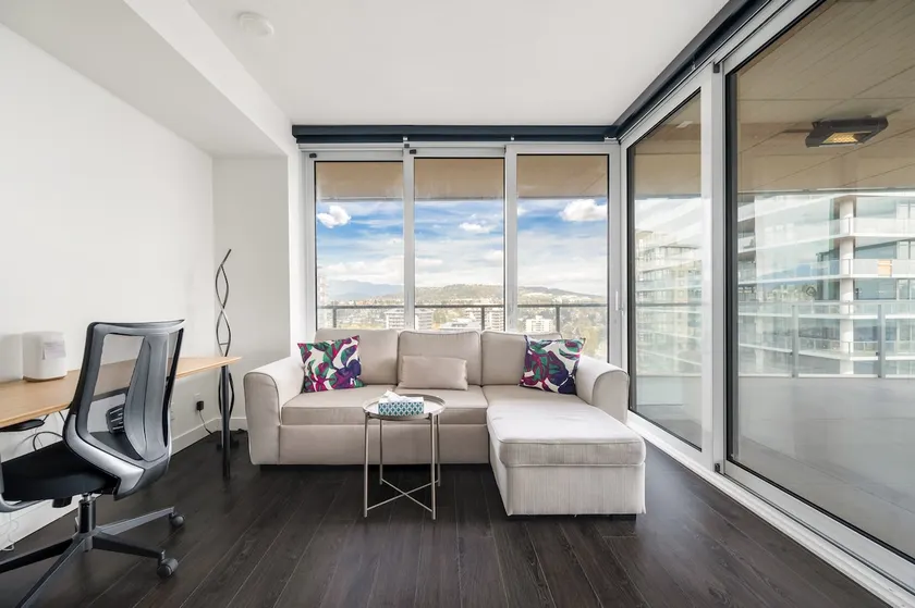 Bright & Cozy 1br Steps To Brentwood Mall - Image 1