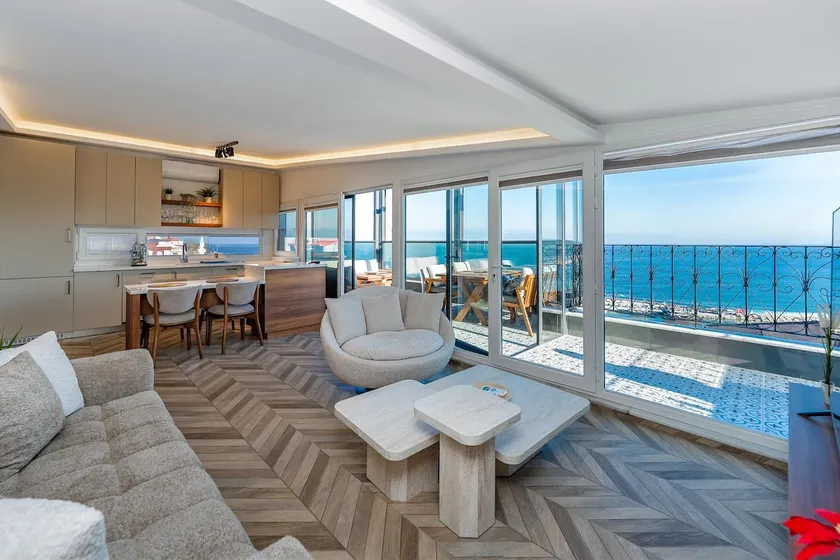 Seaside Elegance Penthouse 20 min to Ist Airport - Image 1