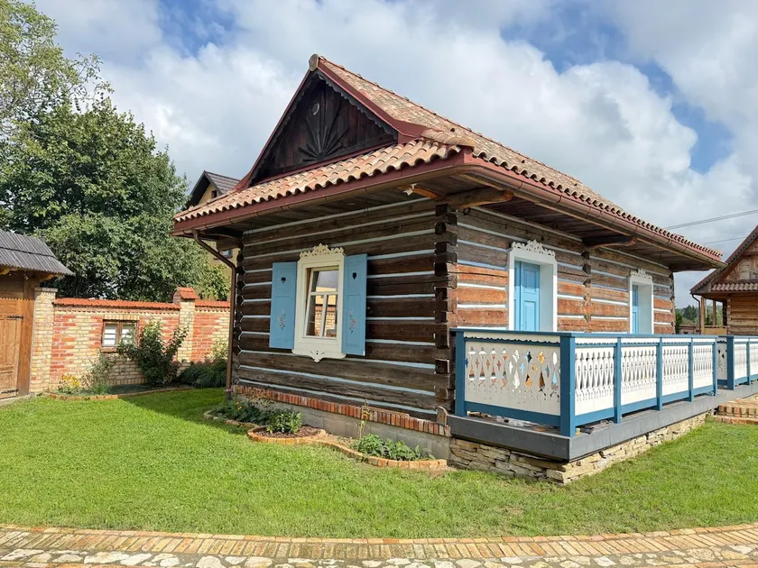 Blue Cottage - Image 1