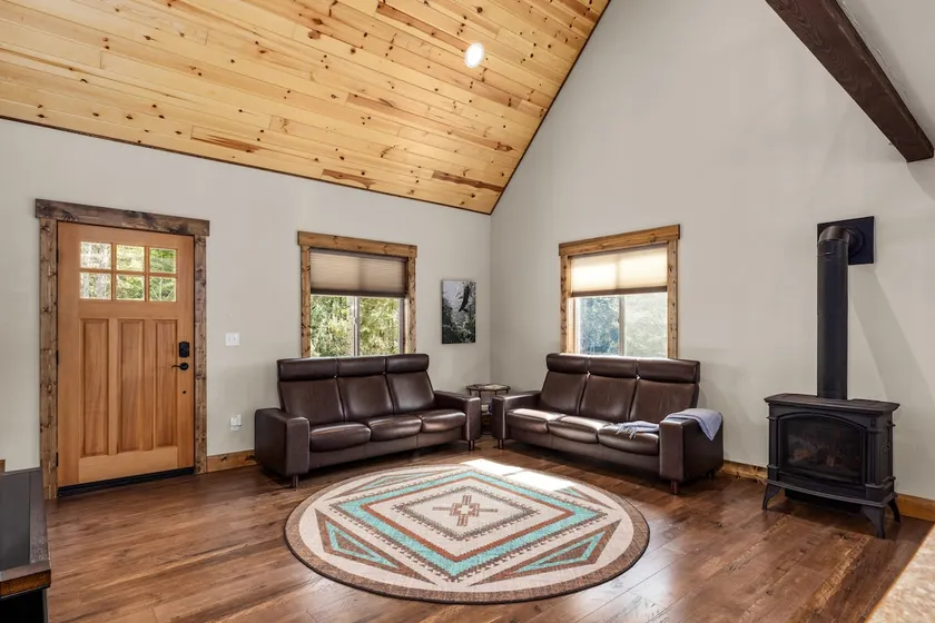 Eagles Nest at Experience Montana Cabins - Image 1