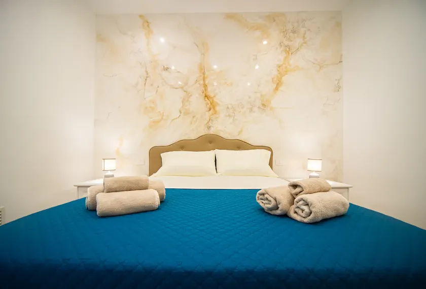 Modern Apartment: Sea & Borgo Nettuno 5 minutes away - Image 1