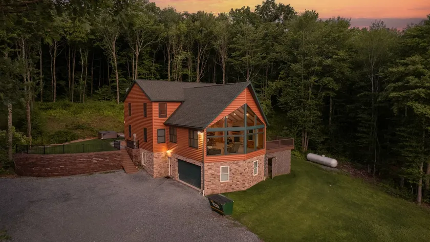 Luxury Cabin | Stunning Views |Game Room | Hot Tub - Image 1