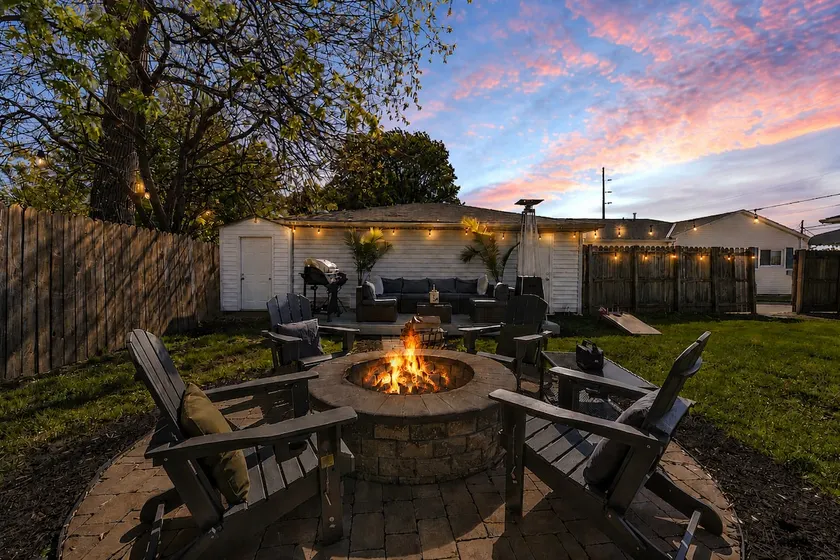 Family Retreat • Arcade • Sleeps 11 - Image 1