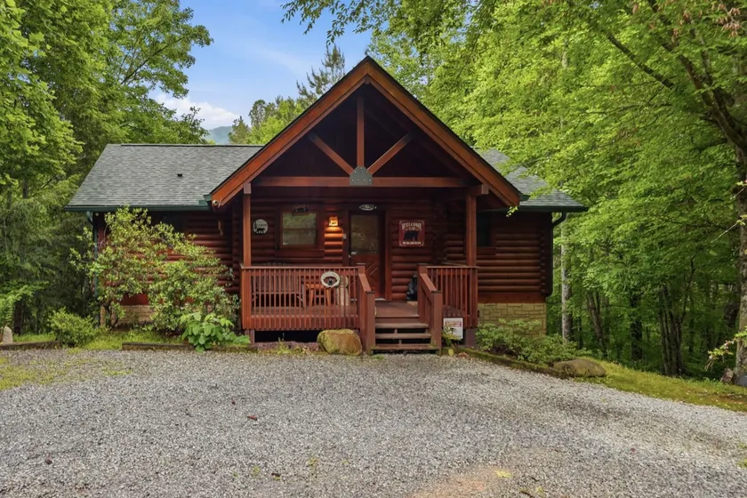 Dancing Bear - Views, Hot Tub, Grill, & Games! - Image 1