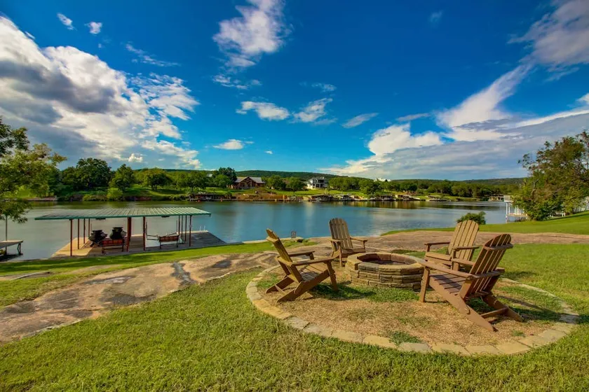 Renovated 2BR Lakefront Dog Friendly | Dock - Image 1
