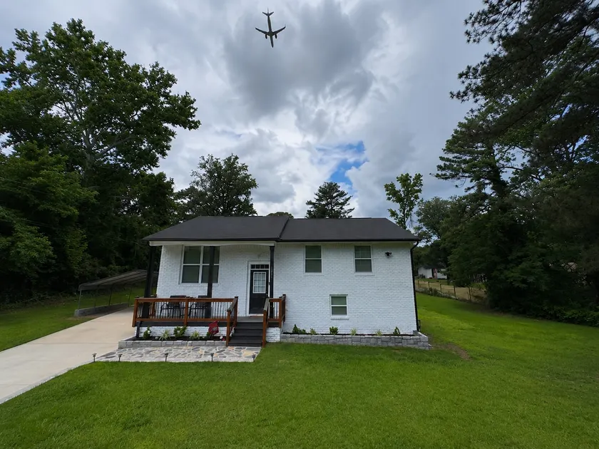 Relaxing Forest Park Home Near Airport & Downtown - Image 1