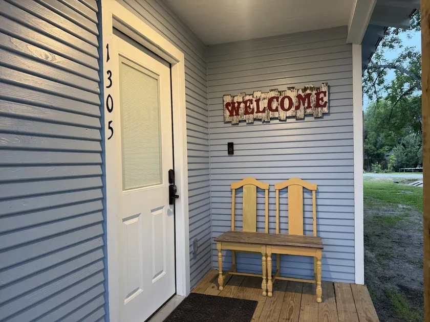 Shiner Hilltop Haus - Image 1