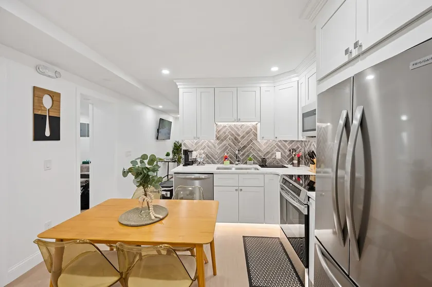The Double-Deluxe at Mt. Pleasant 2BR NEW Ldry ”P” - Image 1