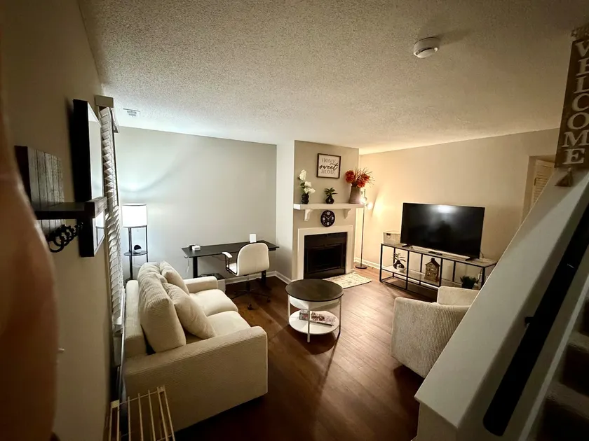Beautiful updated townhome near downtown Raleigh - Image 1