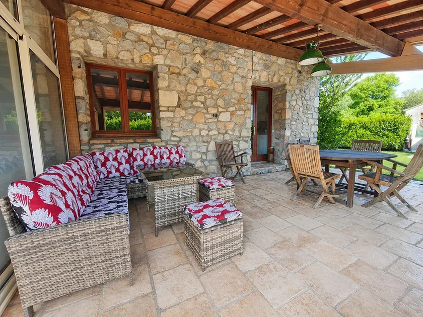 Thibélie cottage on garden level with terrace and swimming pool - Image 1