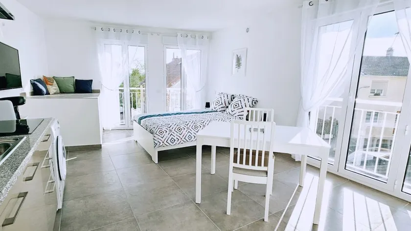 Spacious studio – close to Massy-Palaiseau train station - Image 1