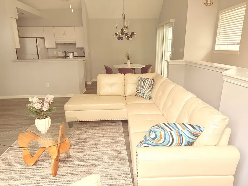 Entire apartment in Chesapeake, Virginia - Image 1