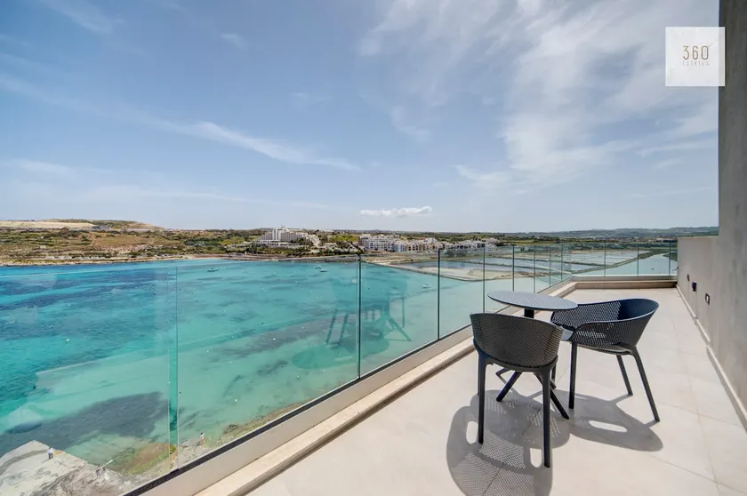 Seafront 1BR penthouse opposite the beach w/WIFI - Image 1