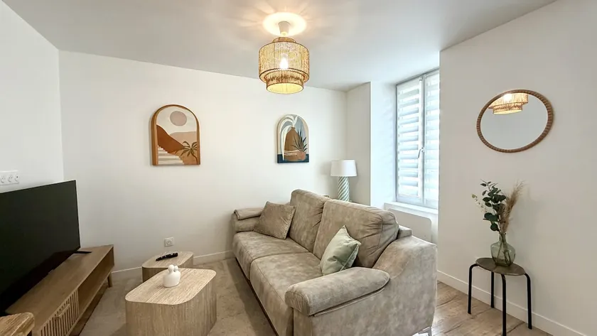Cozy 2-room apartment in the city center between Paris and Disney - Image 1