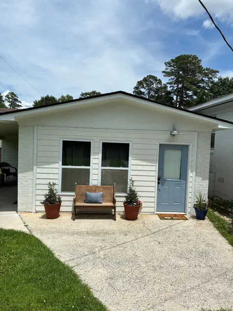 5-Star Standalone Garden Cottage - 5 Mins to USC - Image 1