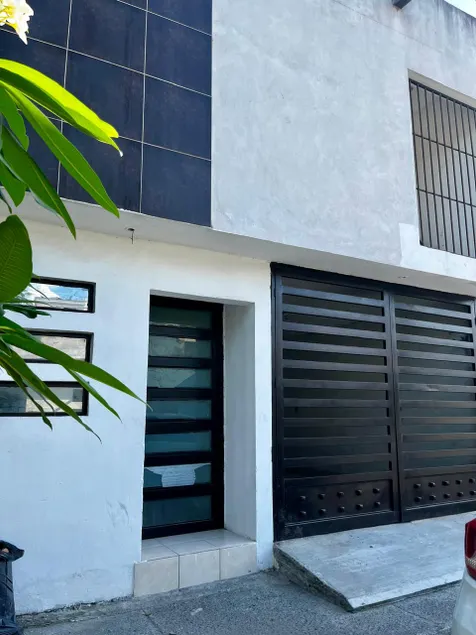 Spacious, comfortable house in an excellent location - Image 1