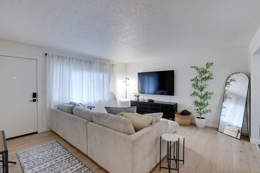 Remodeled 2BR Near Washington Square | King Bed - Image 1