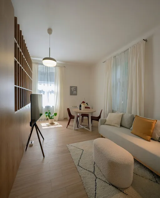 Calm&Chic Suite Near Main Train Station - Image 1