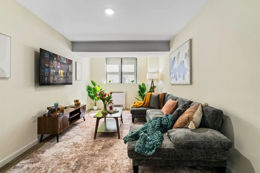 Cozy 2BR w Free Parking, Near NYC - Image 1