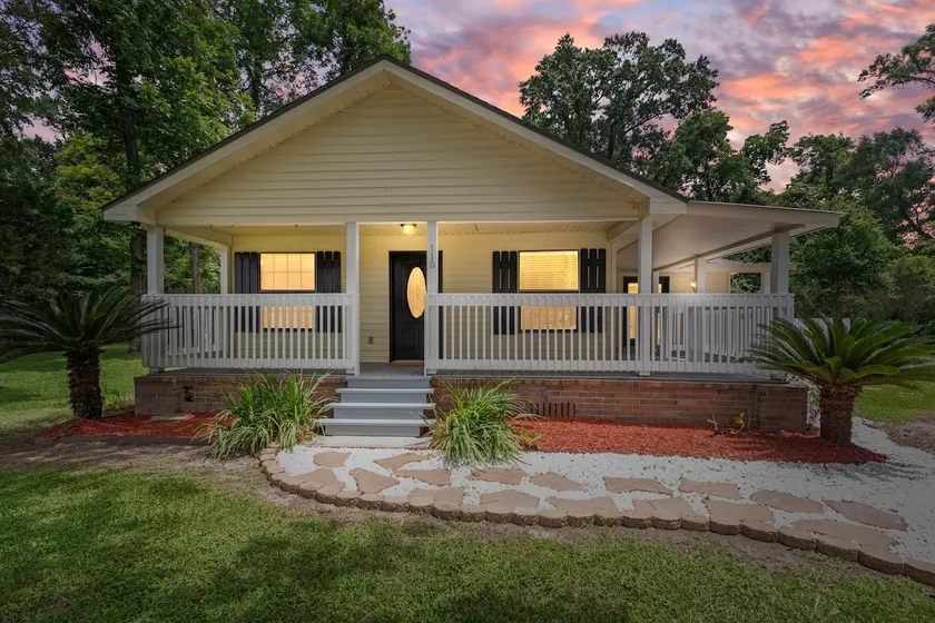 Sizzlin’ Farmhouse - Image 1