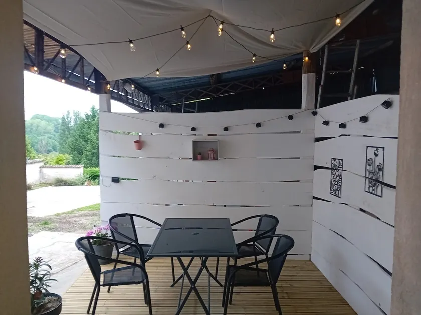 Charming, quiet, renovated studio with terrace - Image 1