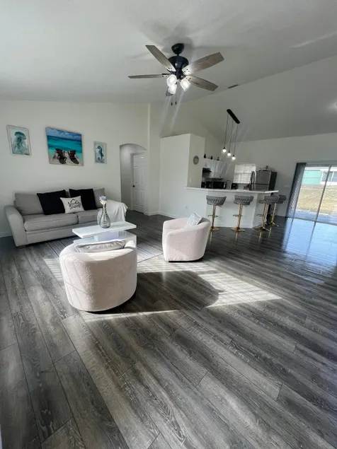 The Breeze House - Image 1