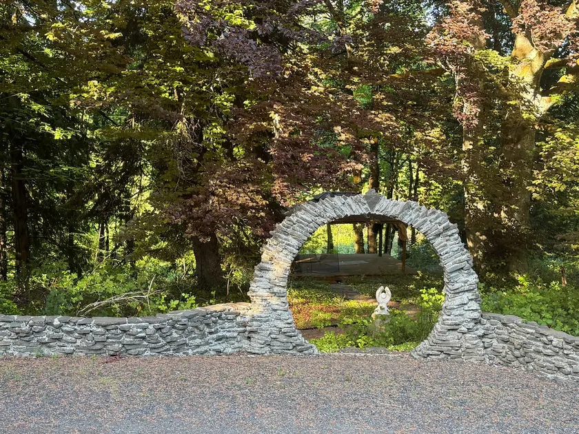 Serene with hot tub/yoga pavilion-close to all - Image 1