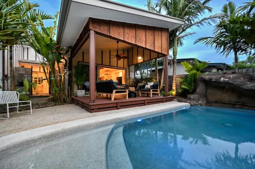 Island Retreat Mudjimba - 200m to the beach - Image 1