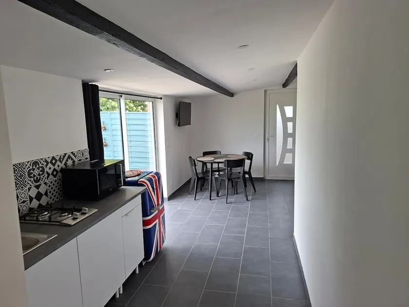 35 m² house with terrace, close to the city center - Image 1