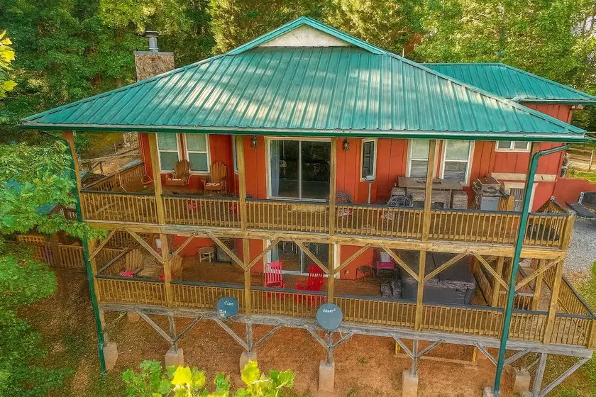 Red Rooster Family Cabin w/Hot Tub+Fire Pit+View - Image 1