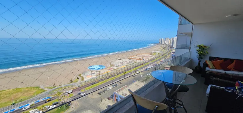 Beachfront apartment in Iquique - Image 1