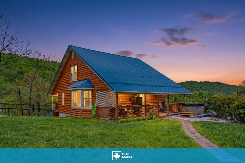 Walkable to local attractions w Hot Tub Fire Pit Family - Image 1