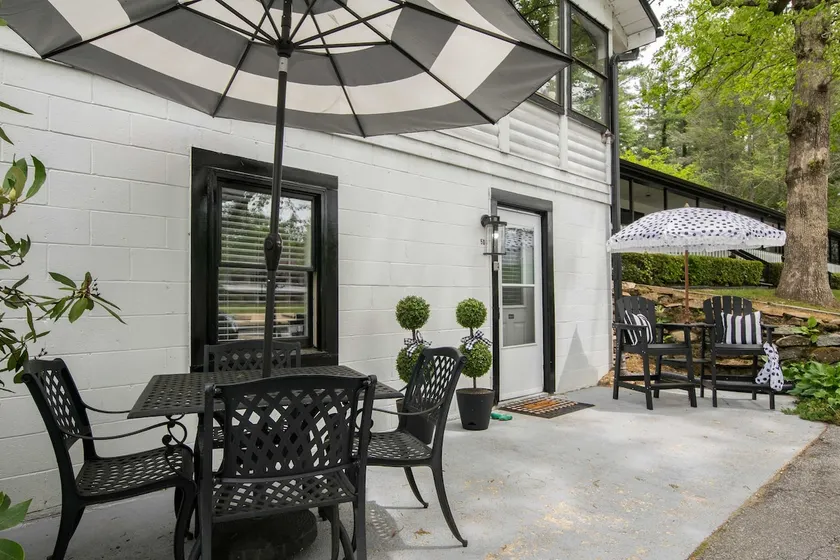 Lakefront Condo w/ King Bed + Free Tix | Pool - Image 1