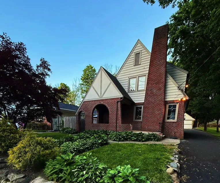 Huntington Village House 4BR Walk to everything - Image 1