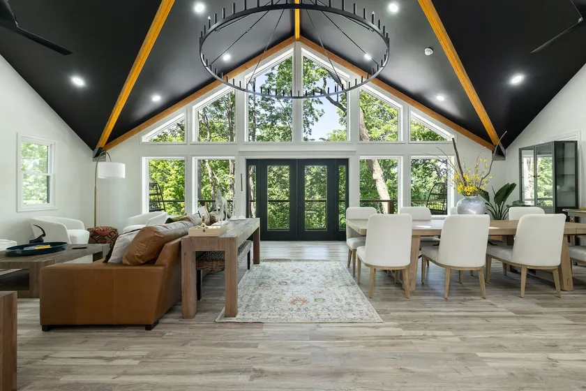 Luxury Lodge | 19 mi Arrowhead/Airport | 11 Guests - Image 1