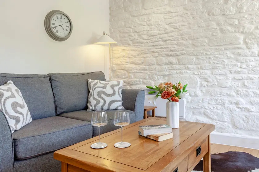 The Cowshed + Bookable Sauna & Cold Plunge - Image 1