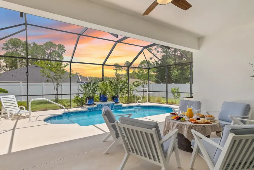 Saltwater Heated Pool Home| Garden| FirePit Fenced - Image 1